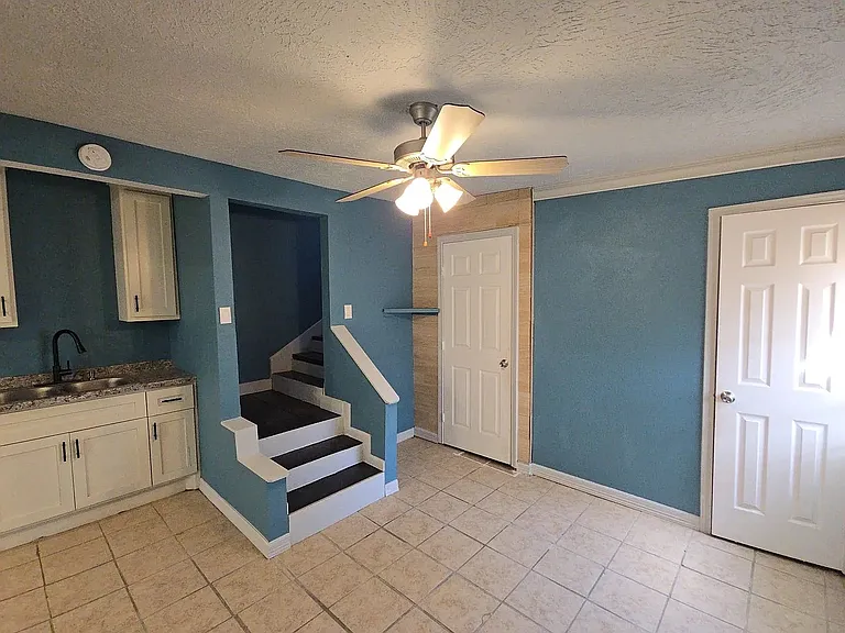 9010 Linda Vista Rd #B — Photo 12