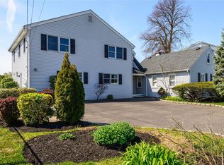 24 Garfield Pl, Massapequa, NY 11758