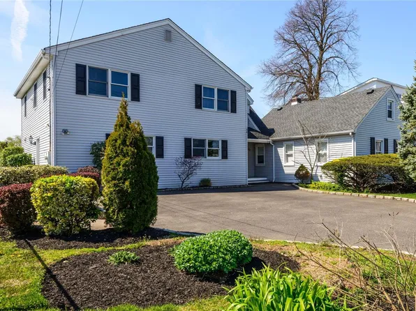 24 Garfield Place, Massapequa, NY 11758