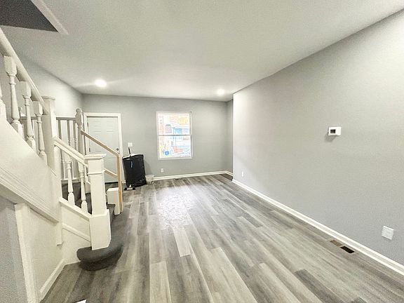 5th image of 1342 S Lindenwood St #V