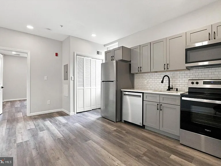 623 W Oxford St #3 — Photo 1