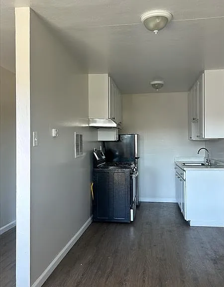 901 Martin Cir #10 — Photo 1
