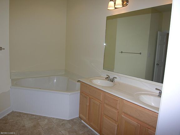 5th image of 208A Reserve Green Dr.