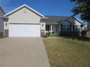 3245 Edgebrooke Dr, Marion, IA 52302