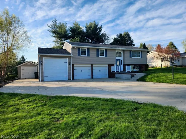 6753 Lake Cable Ave NW, North Canton, OH 44720