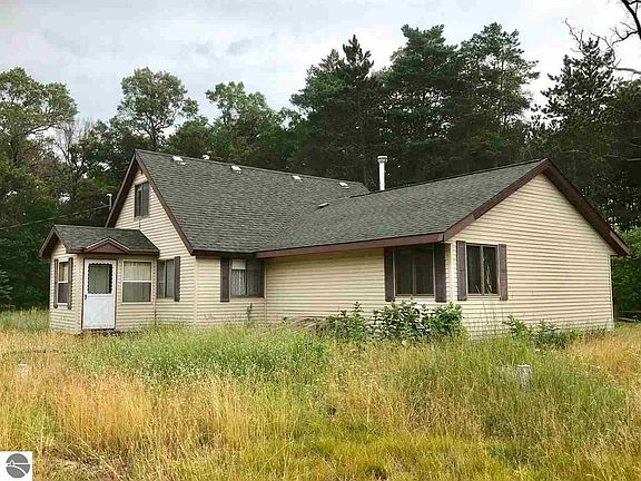 2nd image of 15872 Smith Ln
