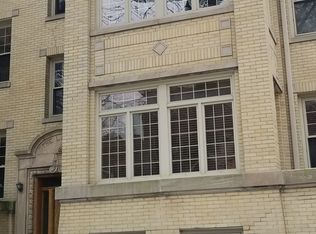 1353 W Granville Ave #202, Chicago, IL 60660