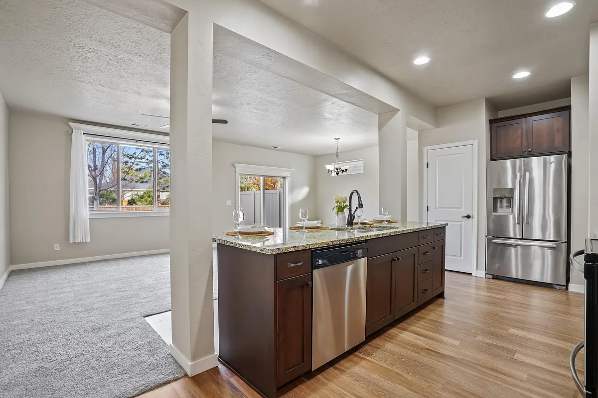 Building Photo - 2810 E Clarene Dr