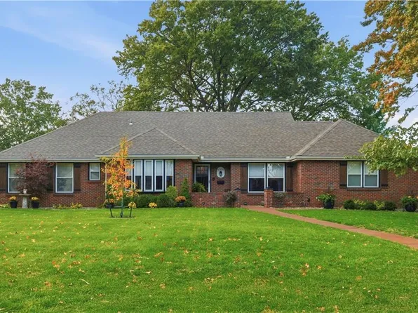 6300 Dearborn Dr, Mission, KS 66202