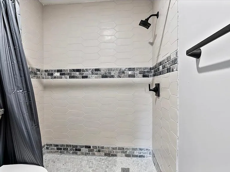 1527 Green St #1F — Photo 7
