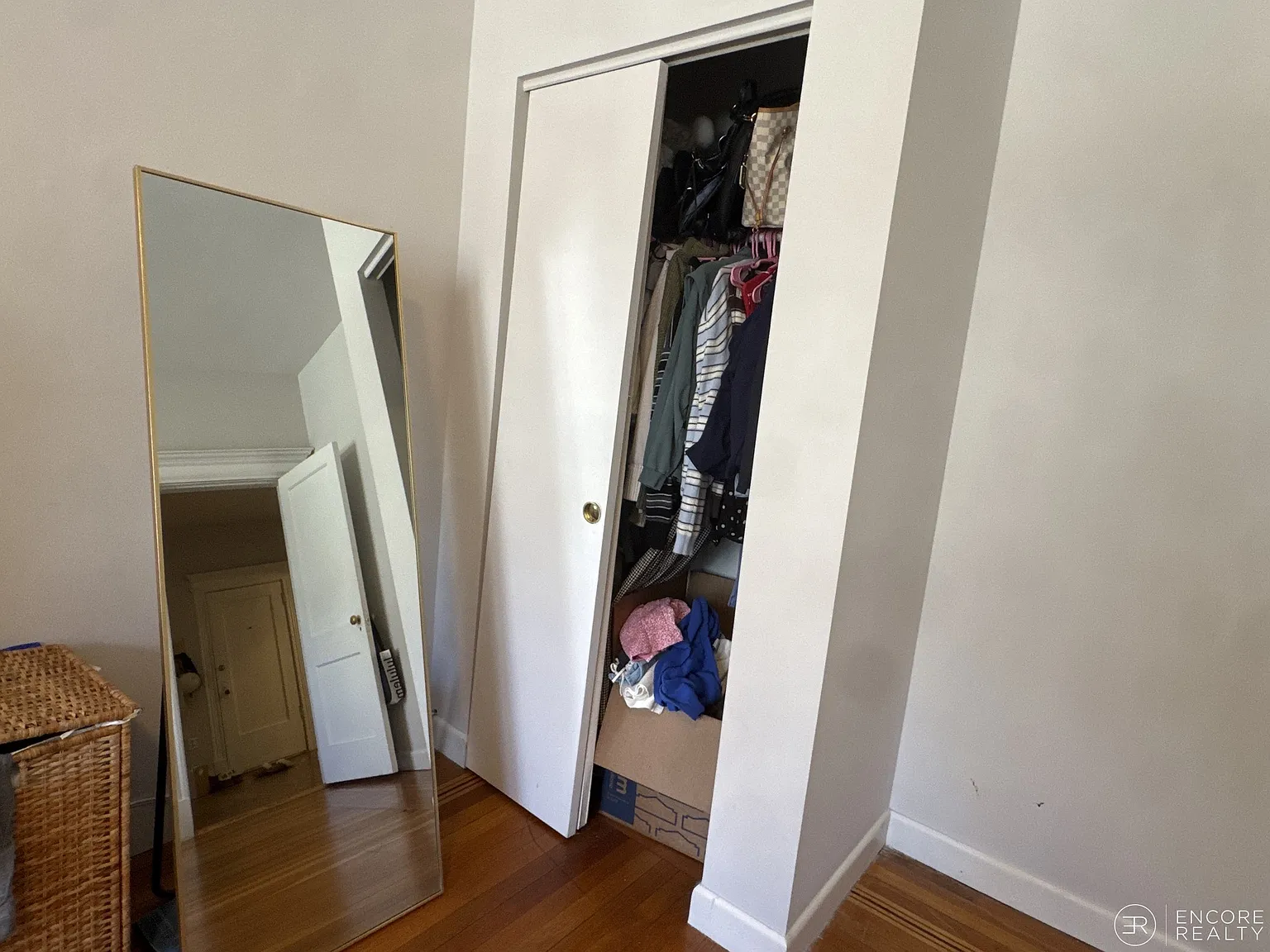 2 bed, 999 sqft, $3,250 — Photo 4