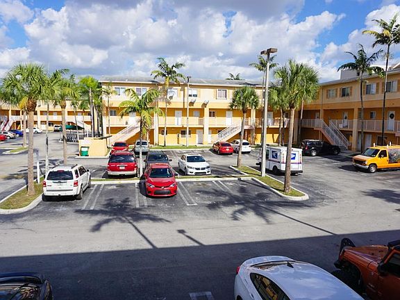 4th image of 6255 Kendale Lakes Cir #224