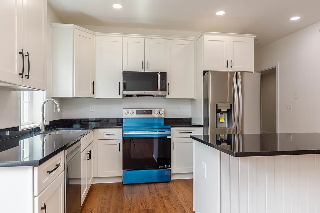 2 bed, 892 sqft, $2,495 — Photo 2