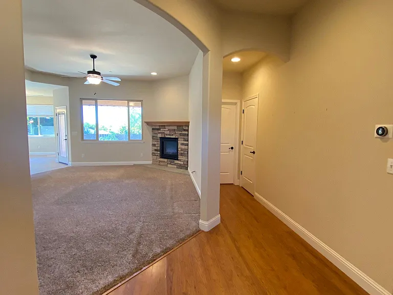 28 Phyllis Ct — Photo 3