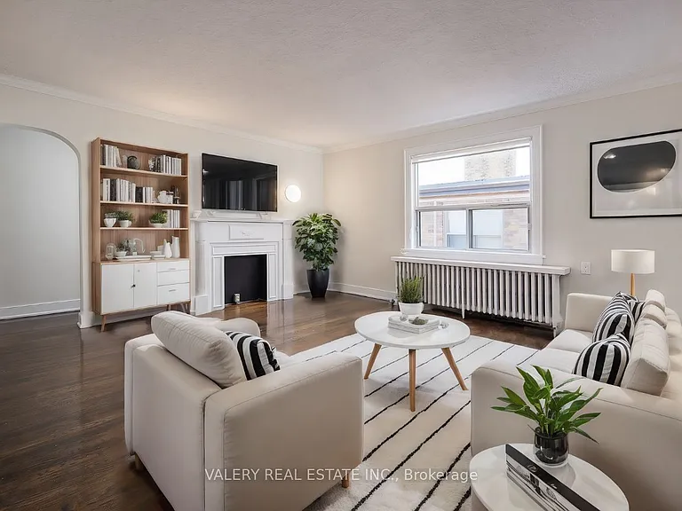 2402 Queen St E #33 — Photo 4