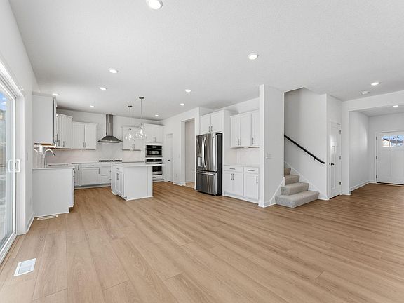 3rd image of 19981 68th Pl