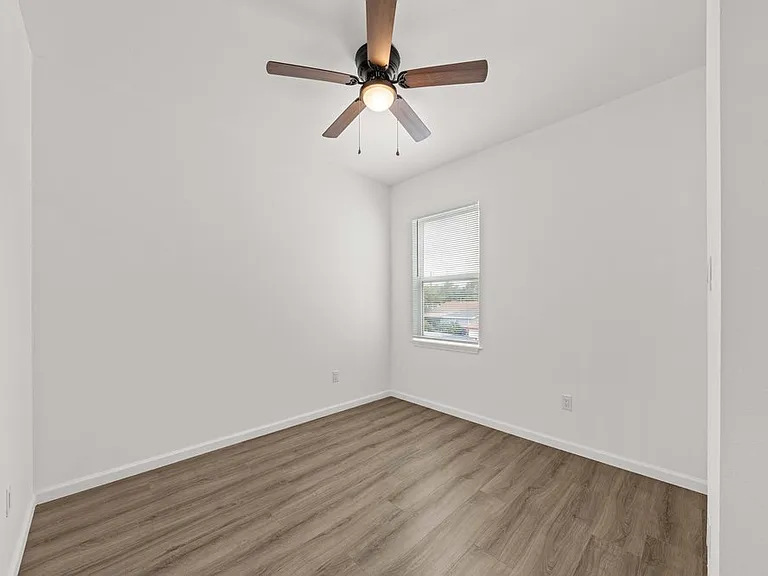 323 Gabriel St #201 — Photo 15
