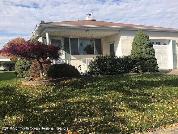3rd image of 8 Nelson Ct