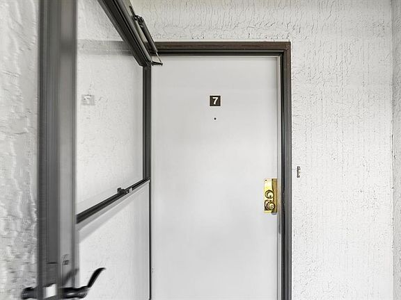 3rd image of 821 3RD AVENUE SW #15/7