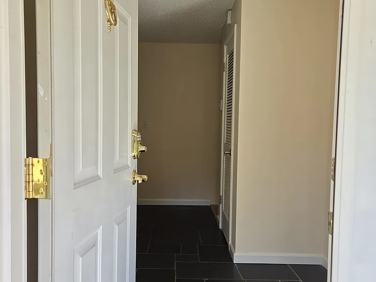 1928 165th Pl NE — Photo 2