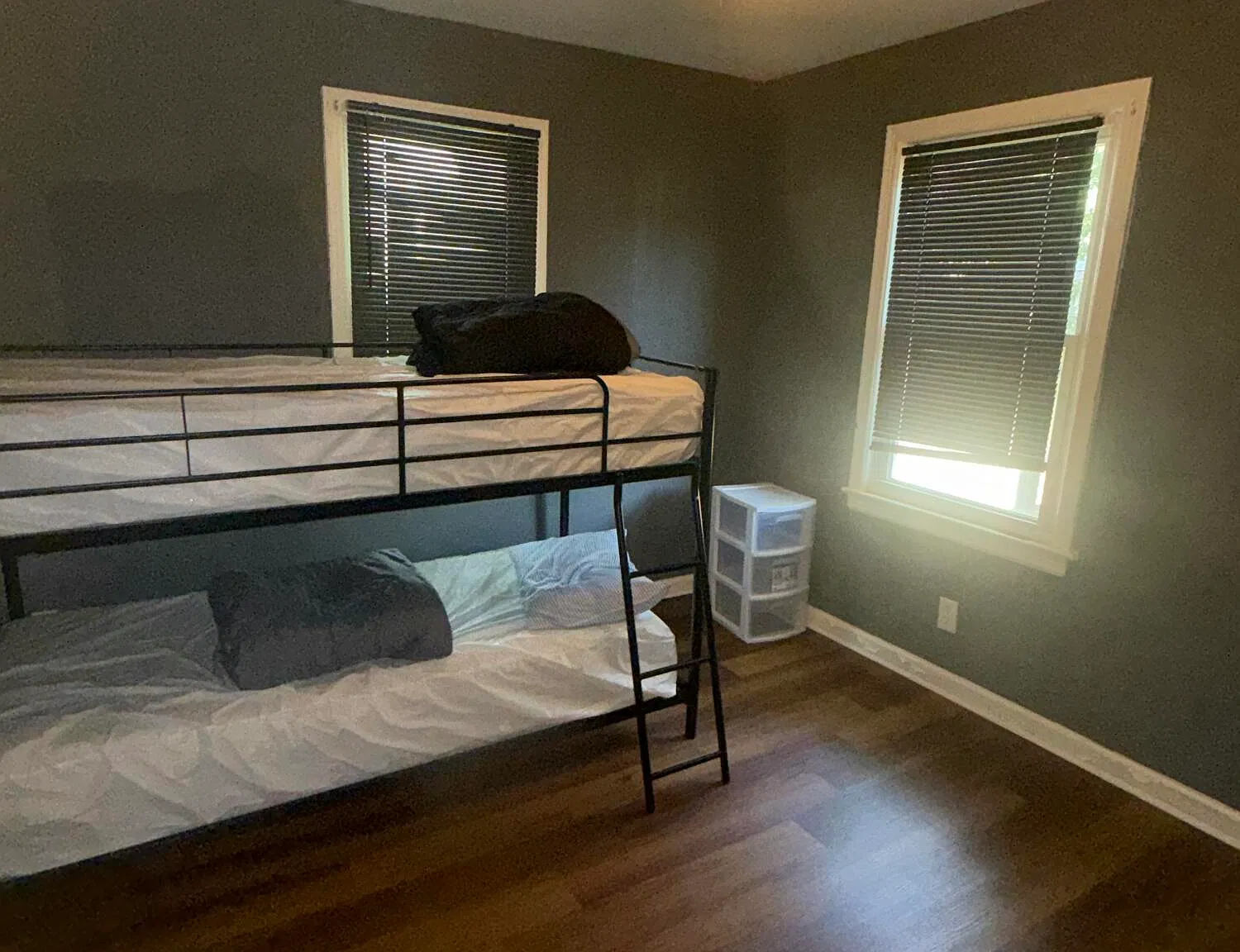 3 bed, 1.0 bath, 900 sqft, $1,550 — Photo 1