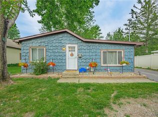 1 Royal Ln, Lockport, NY 14094