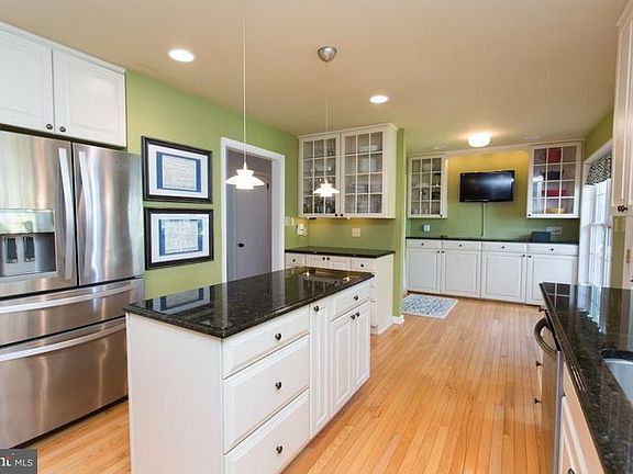 3rd image of 607 Entwisle Ct