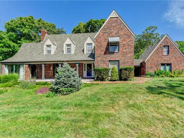 7612 E Gregory Blvd, Kansas City, MO 64133