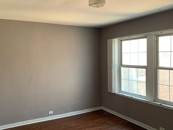 4th image of 4904 S Drexel Blvd #3