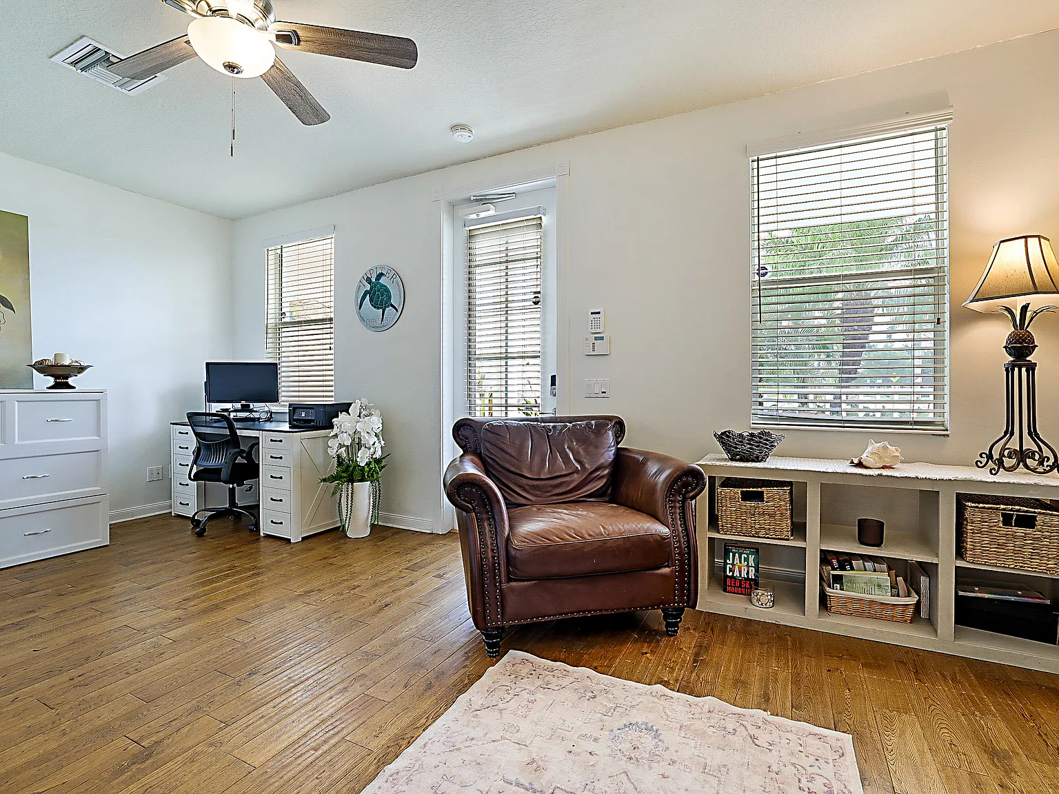 4 bed, 2310 sqft, $4,900 — Photo 4
