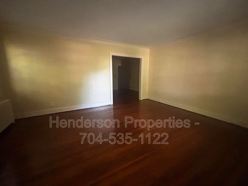 2 bed, 1.0 bath, 1120 sqft, $1,800 — Photo 4