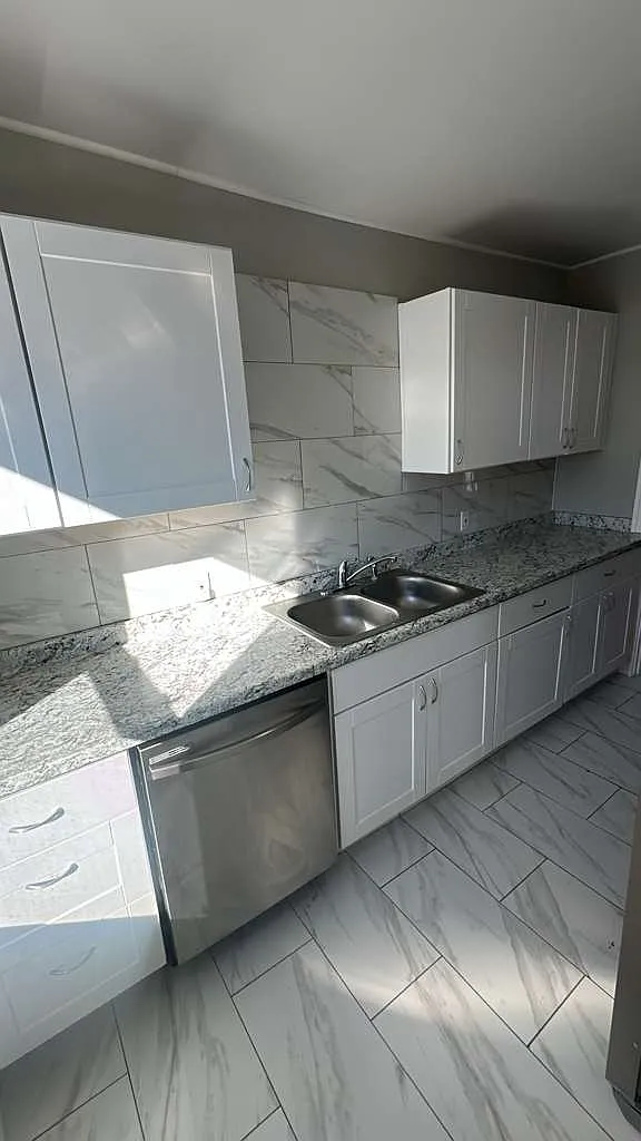 Building Photo - 292 Burnside Ave #3
