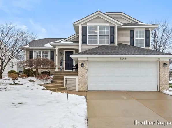 3695 S Falling Leaf Dr SE, Kentwood, MI 49512