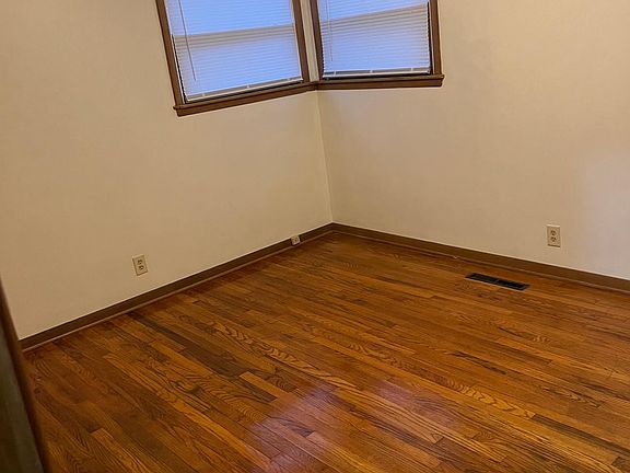 3rd image of 240 Smith St #240