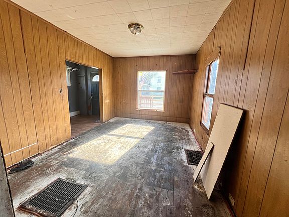 4th image of 208 1st Ave