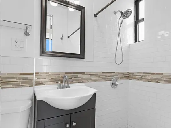 576 Seneca Avenue image 8 of 8