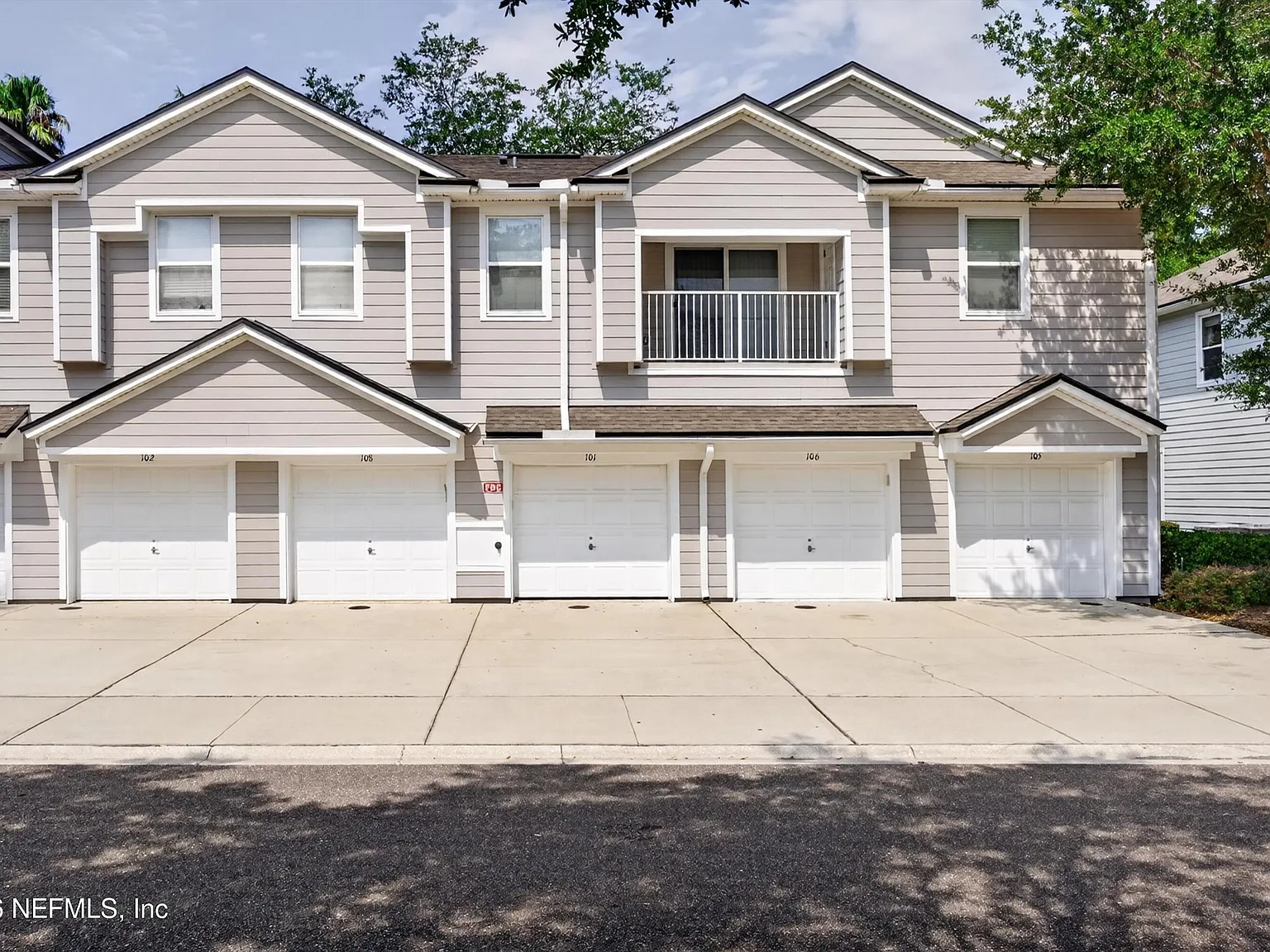 3 bed, 2.5 bath, 1346 sqft, $1,850 — Photo 1