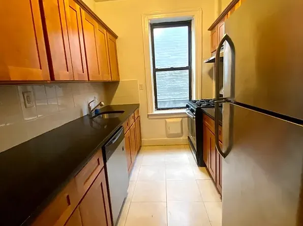 28-49 33rd Street image 1 of 10