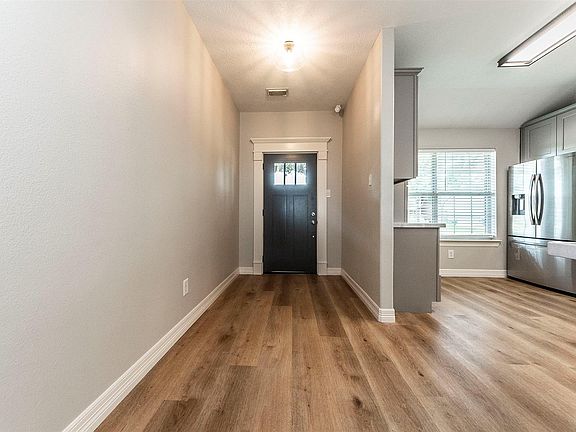 5th image of 409 Sun River Ln