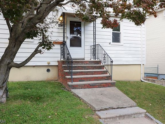 4th image of 66 Jannarone St