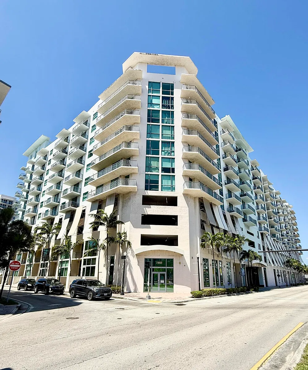 Building Photo - 140 S Dixie Hwy #905