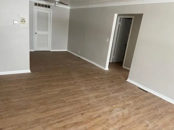 5215 Warrensville Center Rd APT 2, Maple Heights, OH 44137