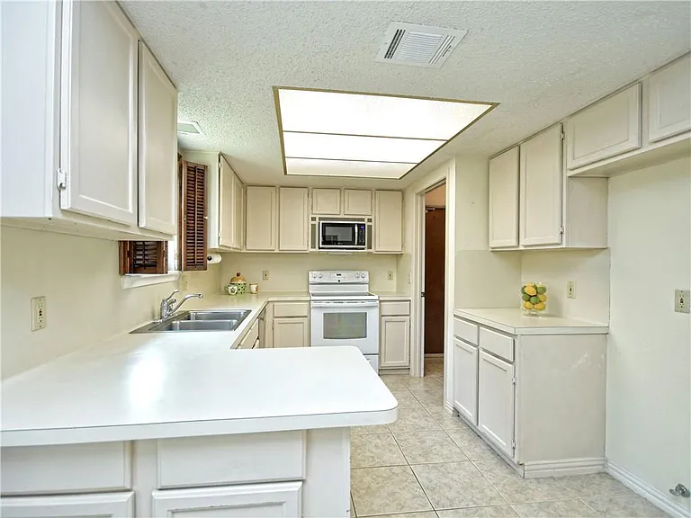 11502 Toledo Dr — Photo 13
