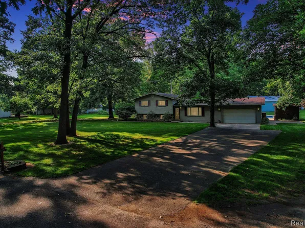 1291 Louise St, Corunna, MI 48817