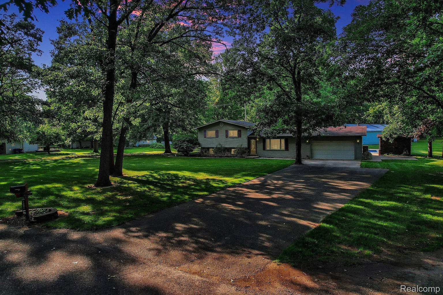 1291 Louise St photo 1
