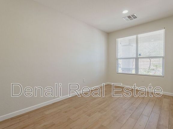 4th image of 2055 E Northwood Dr