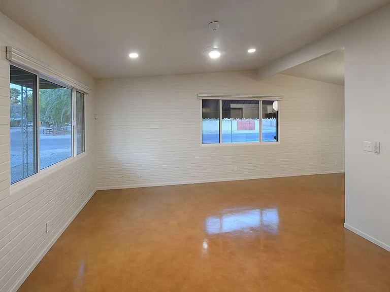 1445 N Arcadia Ave — Photo 5