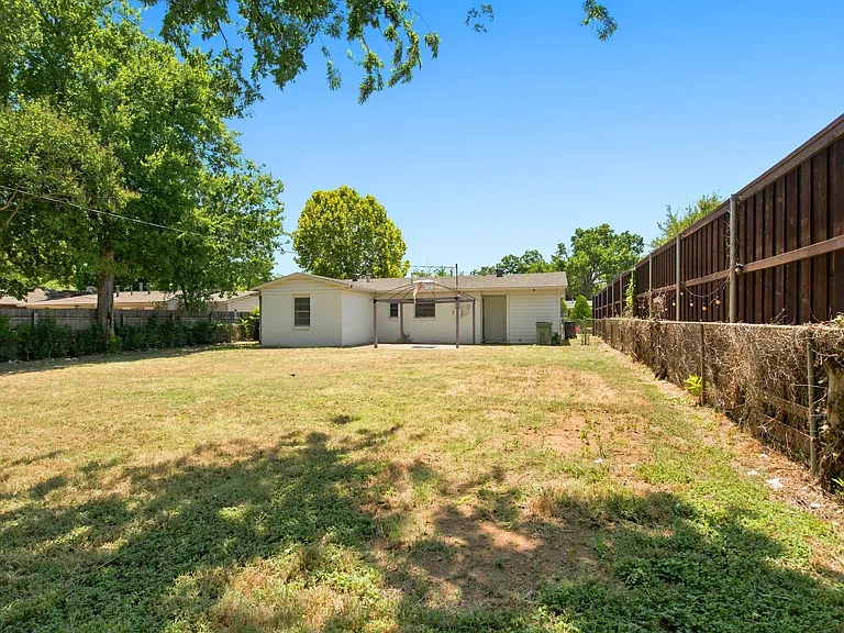 1005 Belvedere Dr — Photo 9