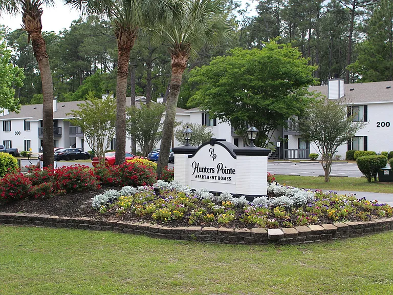 Hunters Pointe — Photo 2