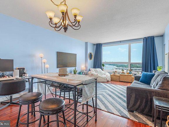5th image of 717 S Columbus Blvd Unit 1216